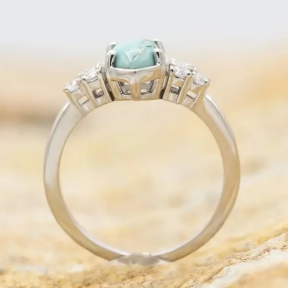 New Size 8 Three Piece Ring Set - Picture 10 of 11